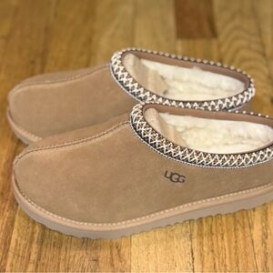 NWB - Size 6 -UGG Women's Tasman Clog Slip-On - Chestnut